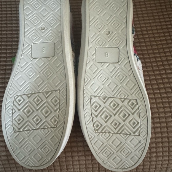 Fun Floral Canvas Lace Up Sneakers - Picture 4 of 4